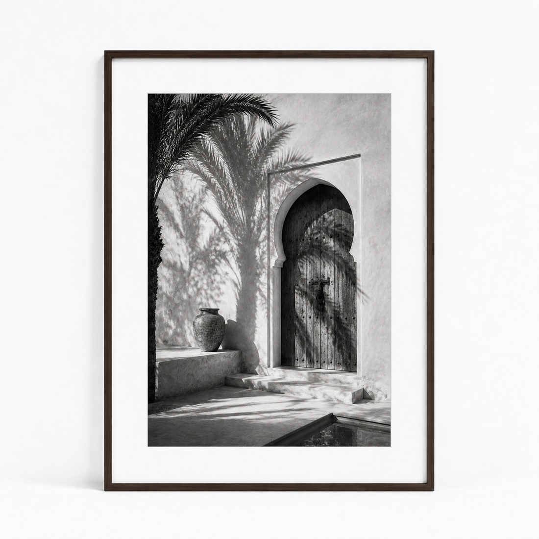 Tableau encadré Marocain Noir & Blanc – L'entrée du Riad – Tableau Encadré Premium, S : 30x20cm, Cadre Noir Mat
