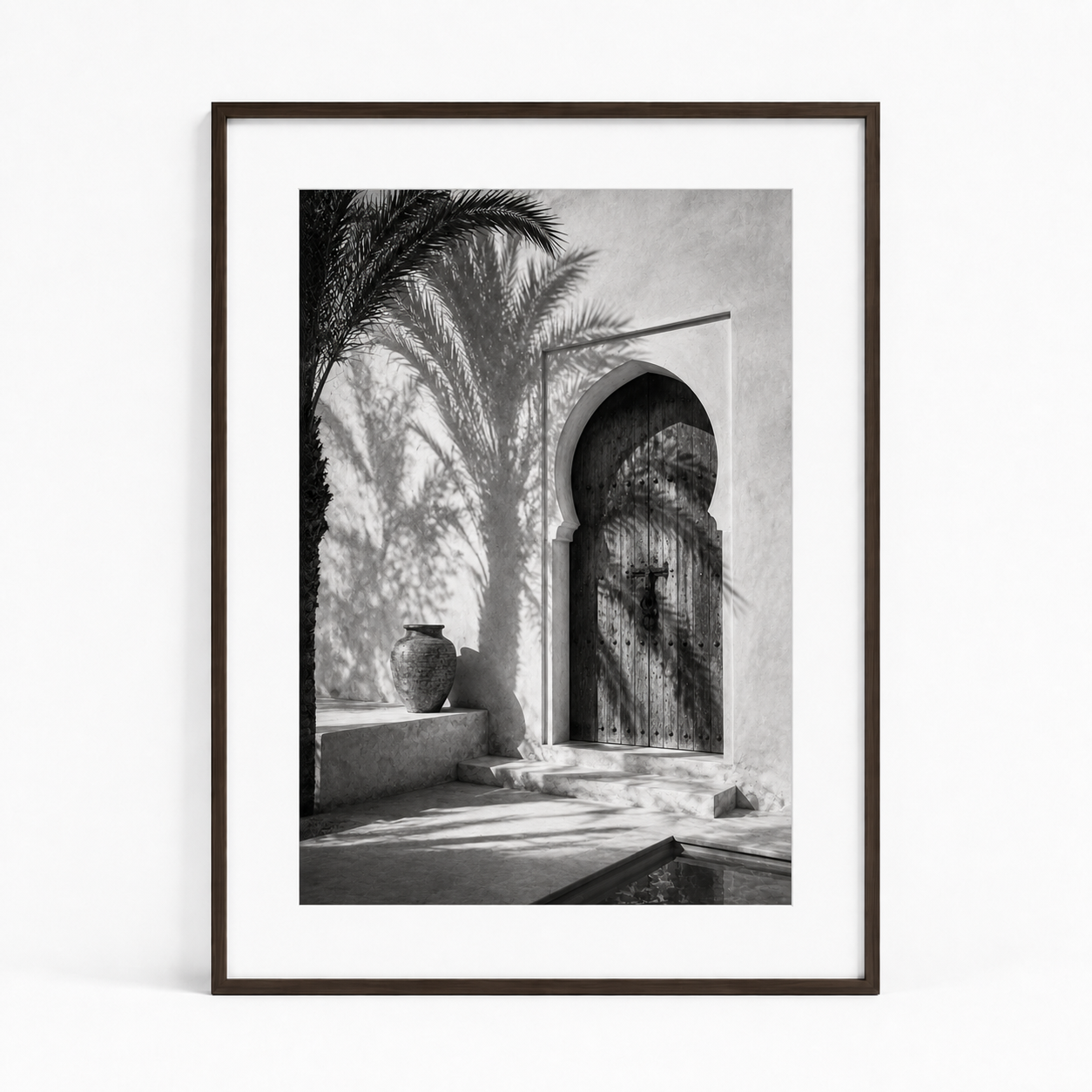 Tableau encadré Marocain Noir & Blanc – L'entrée du Riad – Tableau Encadré Premium, S : 30x20cm, Cadre Noir Mat