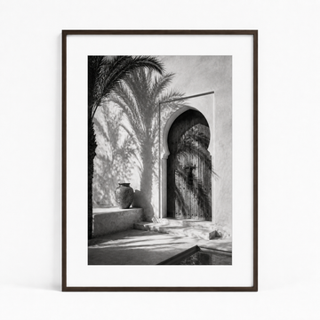Tableau encadré Marocain Noir & Blanc – L'entrée du Riad – Tableau Encadré Premium, S : 30x20cm, Cadre Noir Mat